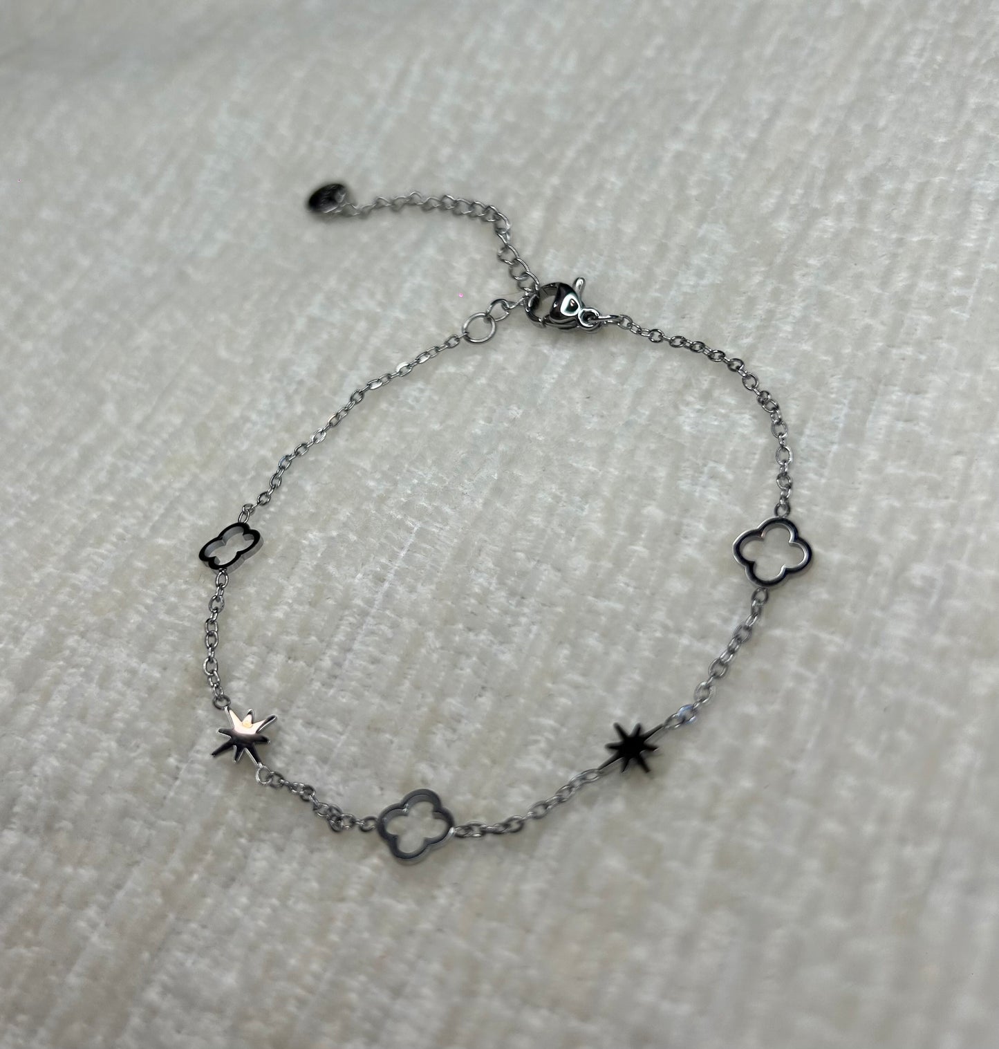 Bracelet Femme Argenté Ajustable – Acier Inoxydable avec Étoiles