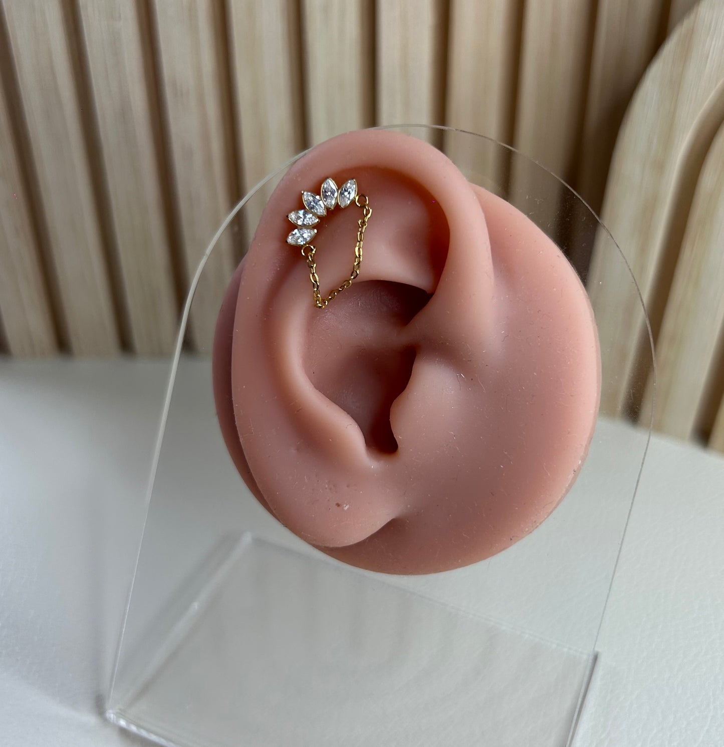piercing Titane Doré – Strass & Chaîne