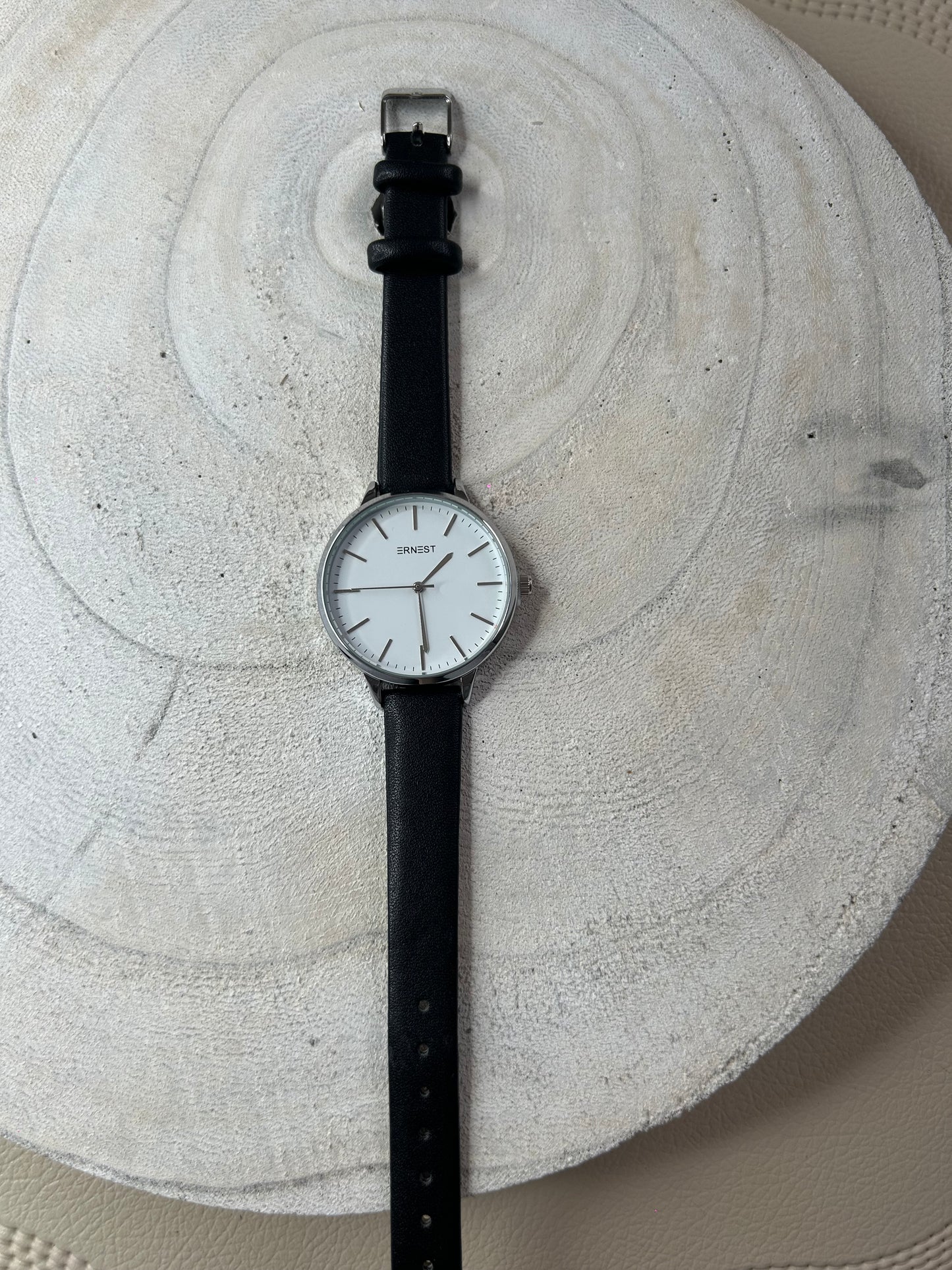 Montre Femme – Bracelet Cuir Noir & Cadran Blanc