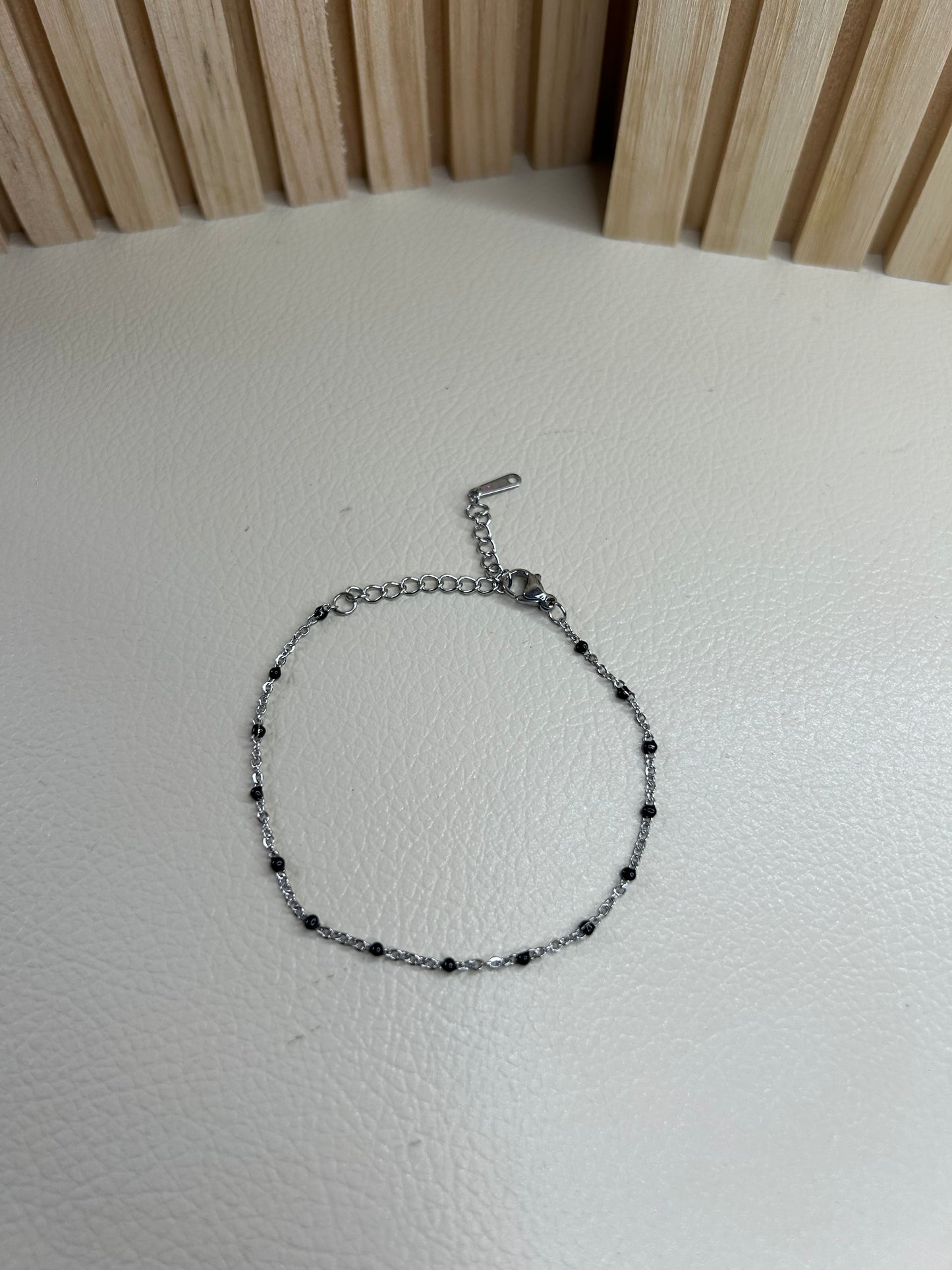 Bracelet Fin Perles Noir – Acier Inoxydable