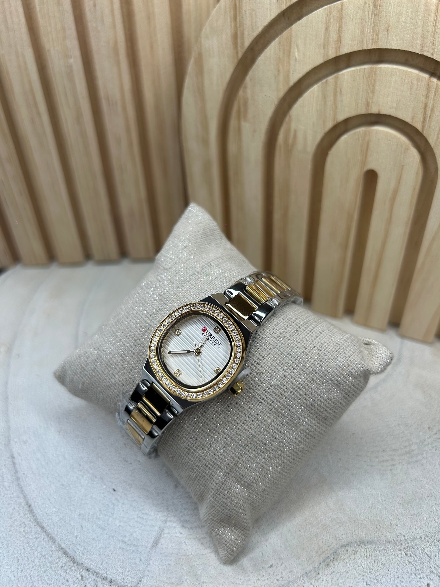 Montre Femme Carrée – Doré & Argenté